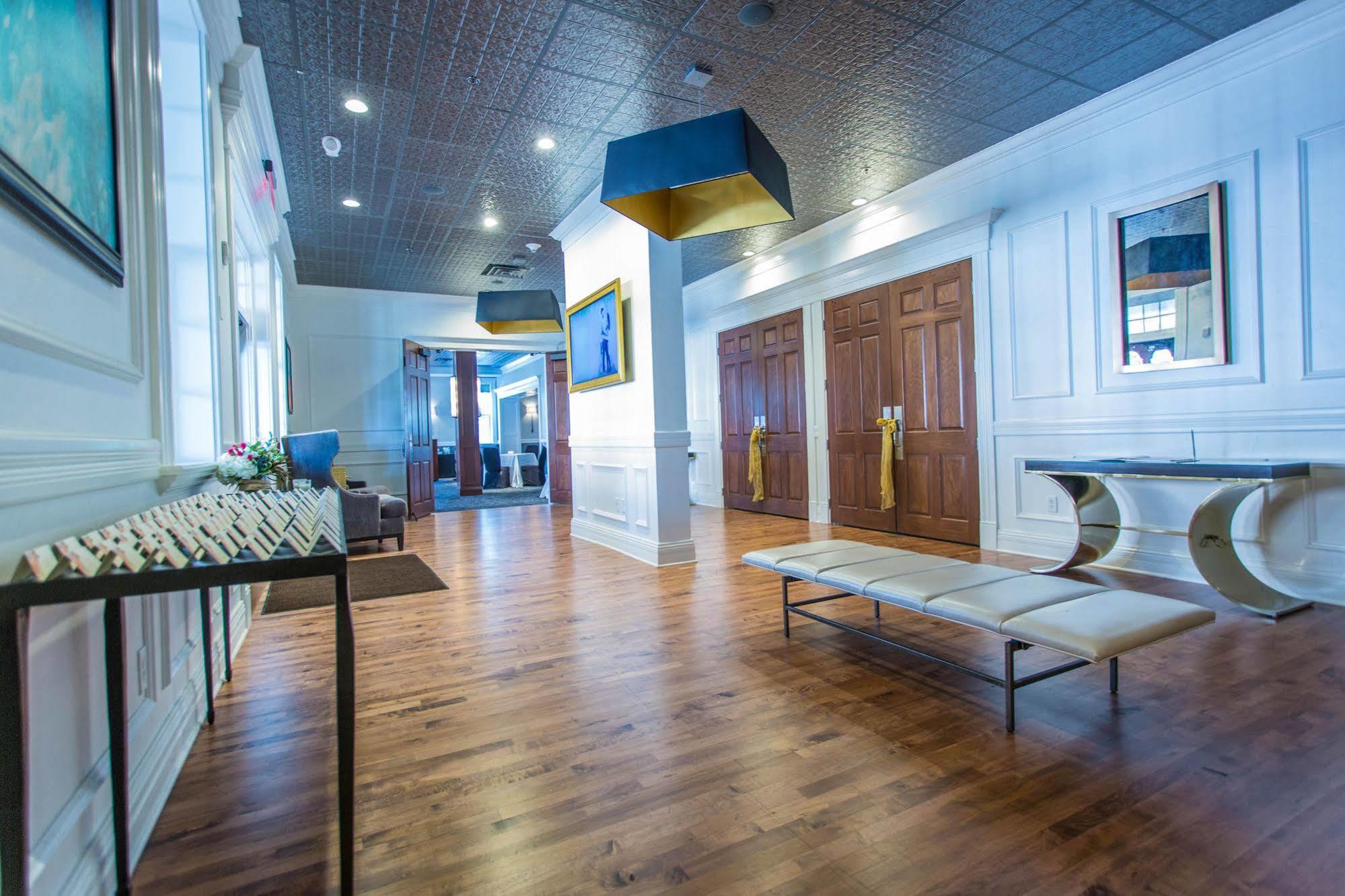 The Delafield Hotel Экстерьер фото